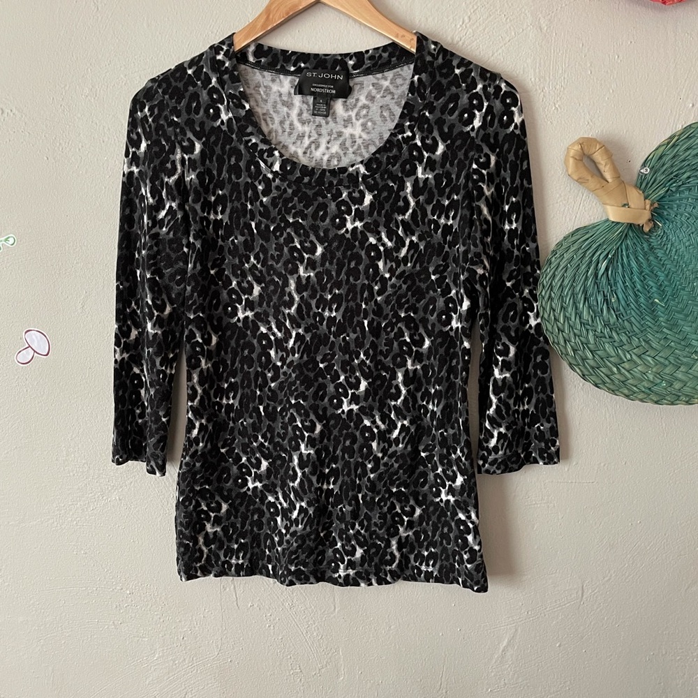 ST. JOHN BLACK AND WHITE ELEGANT BLOUSE